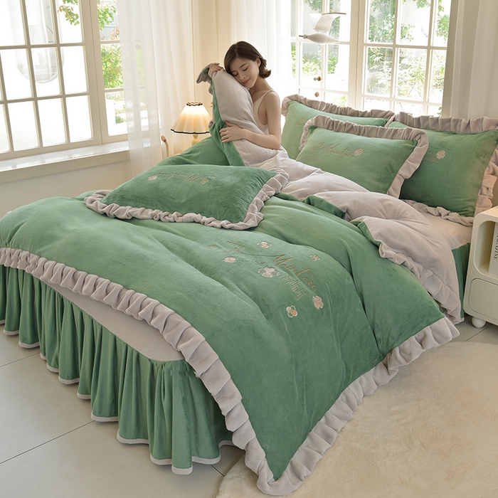 91家纺网 家纺一手货源 找家纺 鑫喜莱家纺 2025新款刺绣双层花边牛奶绒四件套（注意控价 标准尺寸156元，实际售价不得低于控价的价格) 清雅-云母绿