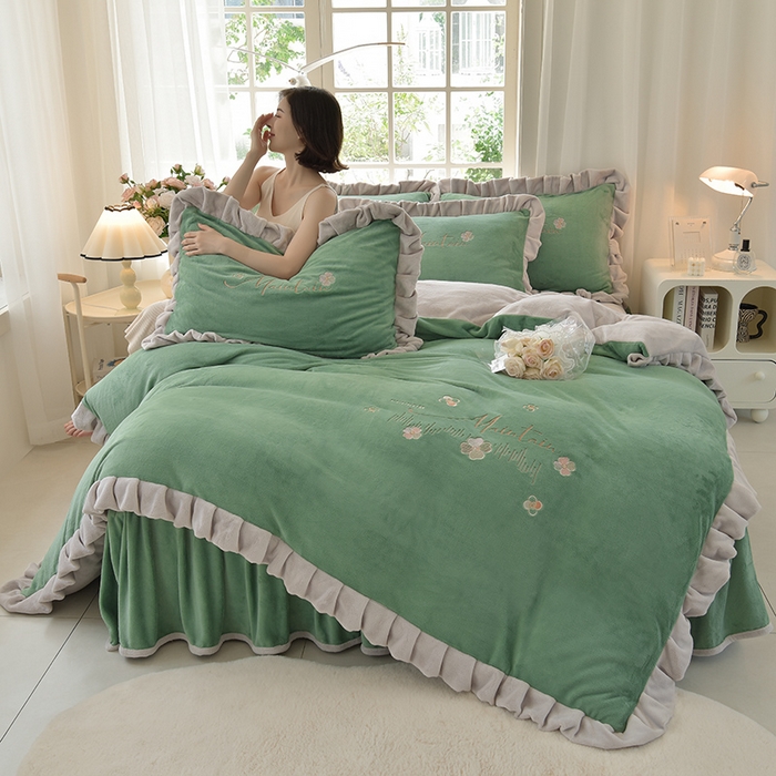 91家纺网 家纺一手货源 找家纺 鑫喜莱家纺 2025新款刺绣双层花边牛奶绒四件套（注意控价 标准尺寸156元，实际售价不得低于控价的价格) 清雅-云母绿