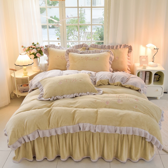 91家纺网 家纺一手货源 找家纺 鑫喜莱家纺 2025新款刺绣双层花边牛奶绒四件套（注意控价 标准尺寸156元，实际售价不得低于控价的价格) 清雅-浅米灰