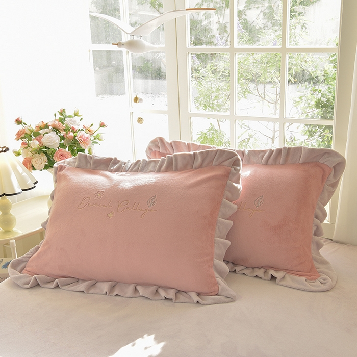 91家纺网 家纺一手货源 找家纺 鑫喜莱家纺 2025新款刺绣双层花边牛奶绒四件套（注意控价 标准尺寸156元，实际售价不得低于控价的价格) 花韵-藕粉