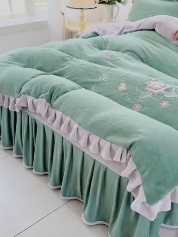 91家纺网 家纺一手货源 找家纺 鑫喜莱家纺 2025新款刺绣双层花边牛奶绒四件套（注意控价 标准尺寸156元，实际售价不得低于控价的价格) 花韵-云母绿