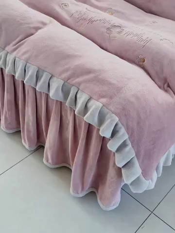 91家纺网 家纺一手货源 找家纺 鑫喜莱家纺 2025新款刺绣双层花边牛奶绒四件套（注意控价 标准尺寸156元，实际售价不得低于控价的价格) 清雅-藕粉