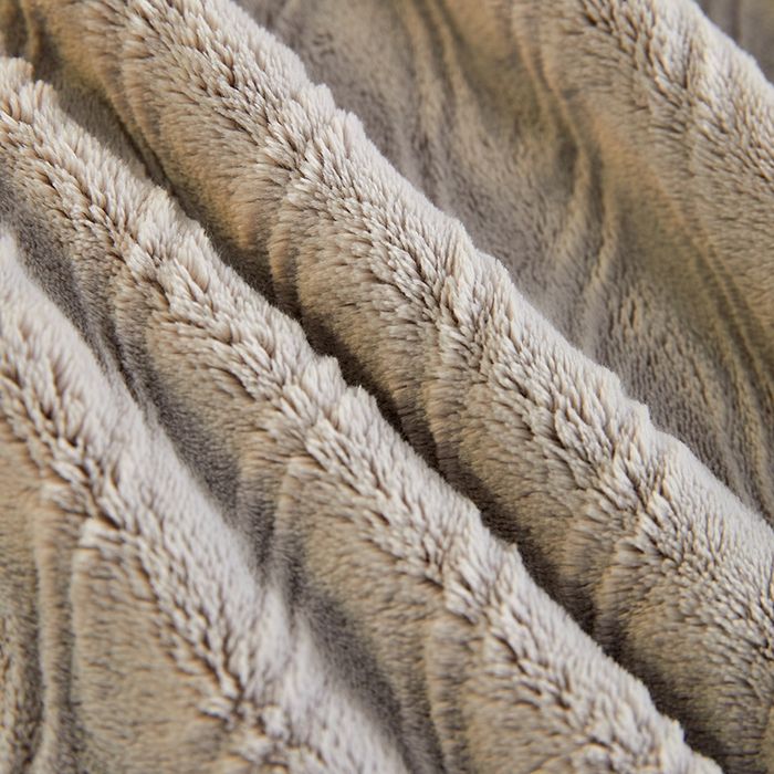 91家纺网 家纺一手货源 找家纺 卡初家居（原微来） 2025新款A类亲肤舒适秋冬波纹系列全消光雕花牛奶绒四件套（提供买家秀） 波纹-浅灰