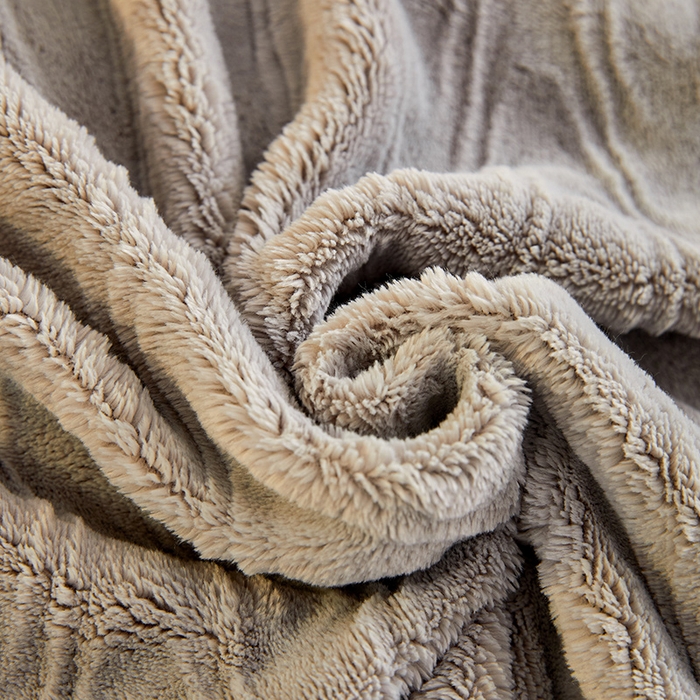 91家纺网 家纺一手货源 找家纺 卡初家居（原微来） 2025新款A类亲肤舒适秋冬波纹系列全消光雕花牛奶绒四件套（提供买家秀） 波纹-浅灰