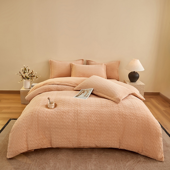 91家纺网 家纺一手货源 找家纺 卡初家居（原微来） 2025新款A类亲肤舒适秋冬波纹系列全消光雕花牛奶绒四件套（提供买家秀） 波纹-米咖