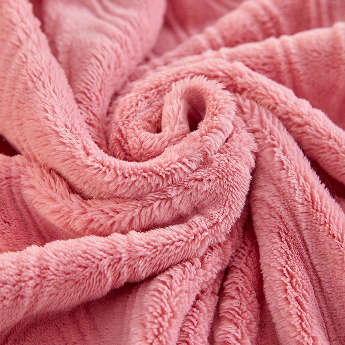 91家纺网 家纺一手货源 找家纺 卡初家居（原微来） 2025新款A类亲肤舒适秋冬波纹系列全消光雕花牛奶绒四件套（提供买家秀） 波纹-桃粉