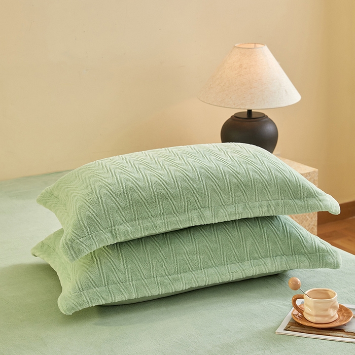 91家纺网 家纺一手货源 找家纺 卡初家居（原微来） 2025新款A类亲肤舒适秋冬波纹系列全消光雕花牛奶绒四件套（提供买家秀） 波纹-水绿