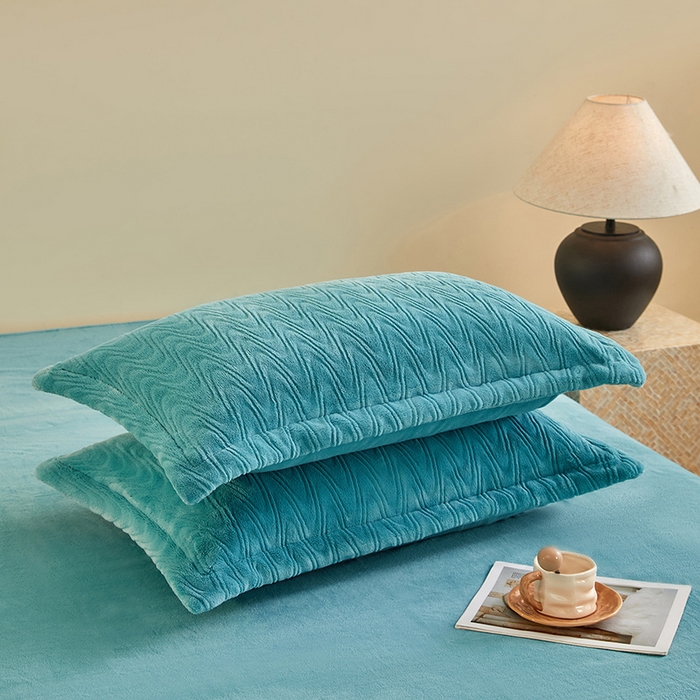 91家纺网 家纺一手货源 找家纺 卡初家居（原微来） 2025新款A类亲肤舒适秋冬波纹系列全消光雕花牛奶绒四件套（提供买家秀） 波纹-海蓝