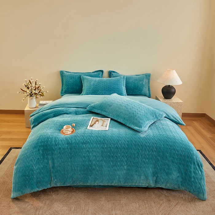 91家纺网 家纺一手货源 找家纺 卡初家居（原微来） 2025新款A类亲肤舒适秋冬波纹系列全消光雕花牛奶绒四件套（提供买家秀） 波纹-海蓝