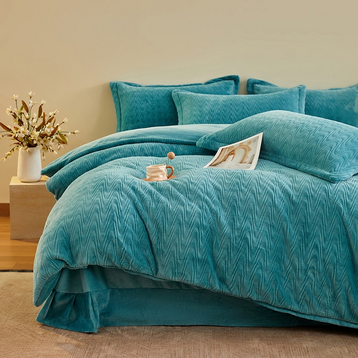 91家纺网 家纺一手货源 找家纺 卡初家居（原微来） 2025新款A类亲肤舒适秋冬波纹系列全消光雕花牛奶绒四件套（提供买家秀） 波纹-海蓝