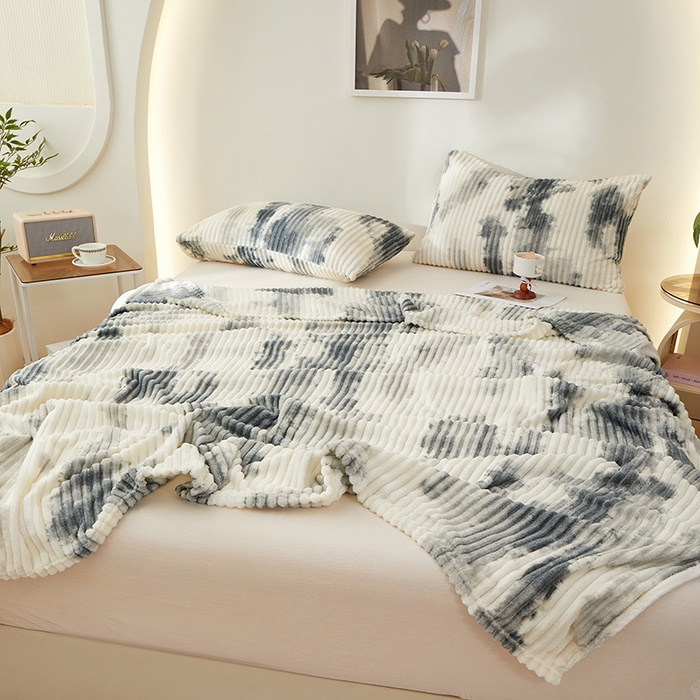 91家纺网 家纺一手货源 找家纺 楼兰公主 2025新款跨境外贸扎染兔毛抽条保暖加厚盖毯毛毯毯子-印花系列 墨蓝