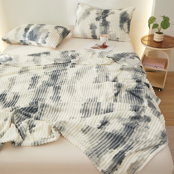 91家纺网 家纺一手货源 找家纺 楼兰公主 2025新款跨境外贸扎染兔毛抽条保暖加厚盖毯毛毯毯子-印花系列 墨蓝