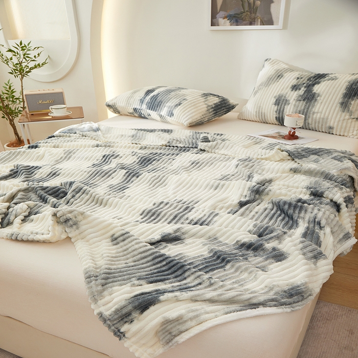 91家纺网 家纺一手货源 找家纺 楼兰公主 2025新款跨境外贸扎染兔毛抽条保暖加厚盖毯毛毯毯子-印花系列 墨蓝