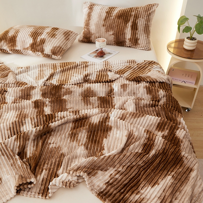 91家纺网 家纺一手货源 找家纺 楼兰公主 2025新款跨境外贸扎染兔毛抽条保暖加厚盖毯毛毯毯子-印花系列 咖啡