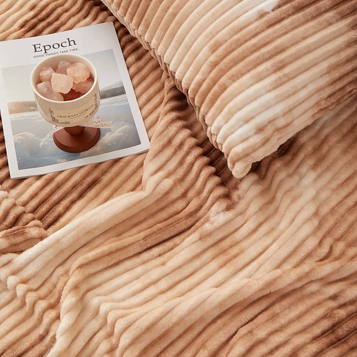 91家纺网 家纺一手货源 找家纺 楼兰公主 2025新款跨境外贸扎染兔毛抽条保暖加厚盖毯毛毯毯子-印花系列 焦糖