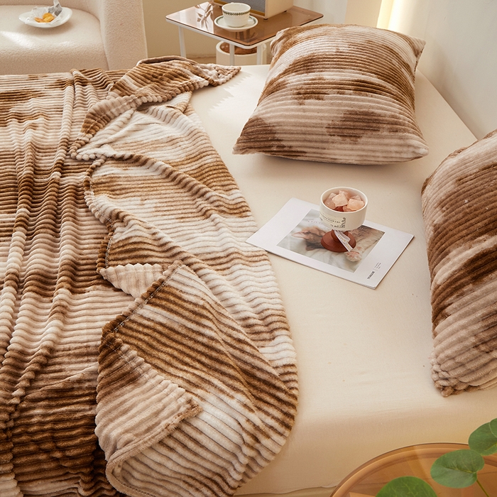 91家纺网 家纺一手货源 找家纺 楼兰公主 2025新款跨境外贸扎染兔毛抽条保暖加厚盖毯毛毯毯子-印花系列 咖啡
