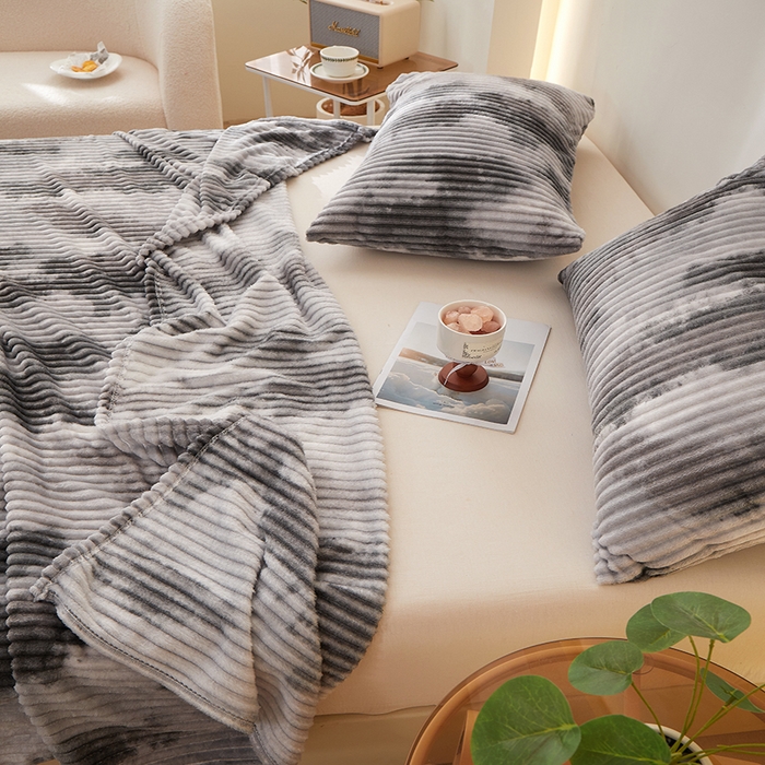 91家纺网 家纺一手货源 找家纺 楼兰公主 2025新款跨境外贸扎染兔毛抽条保暖加厚盖毯毛毯毯子-印花系列 雾灰
