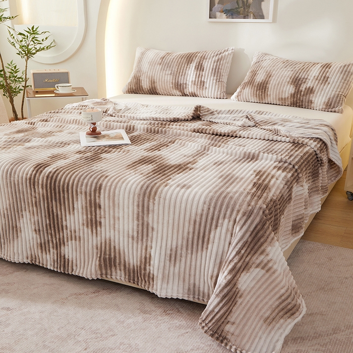 91家纺网 家纺一手货源 找家纺 楼兰公主 2025新款跨境外贸扎染兔毛抽条保暖加厚盖毯毛毯毯子-印花系列 奶茶