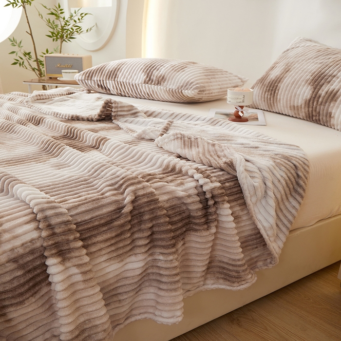 91家纺网 家纺一手货源 找家纺 楼兰公主 2025新款跨境外贸扎染兔毛抽条保暖加厚盖毯毛毯毯子-印花系列 奶茶