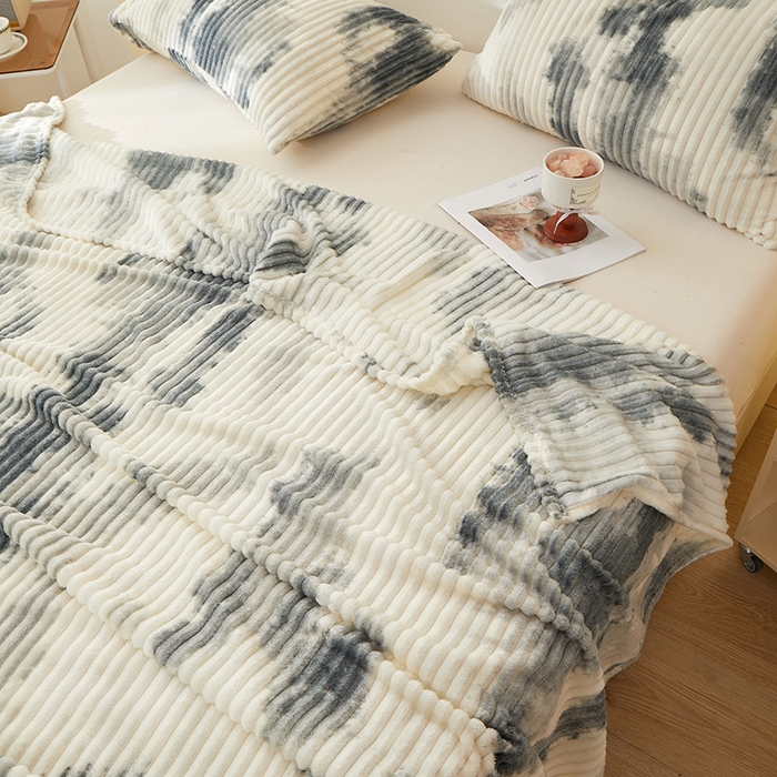 91家纺网 家纺一手货源 找家纺 楼兰公主 2025新款跨境外贸扎染兔毛抽条保暖加厚盖毯毛毯毯子-印花系列 墨蓝