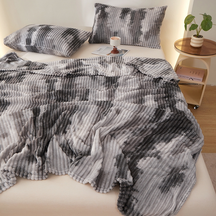 91家纺网 家纺一手货源 找家纺 楼兰公主 2025新款跨境外贸扎染兔毛抽条保暖加厚盖毯毛毯毯子-印花系列 雾灰