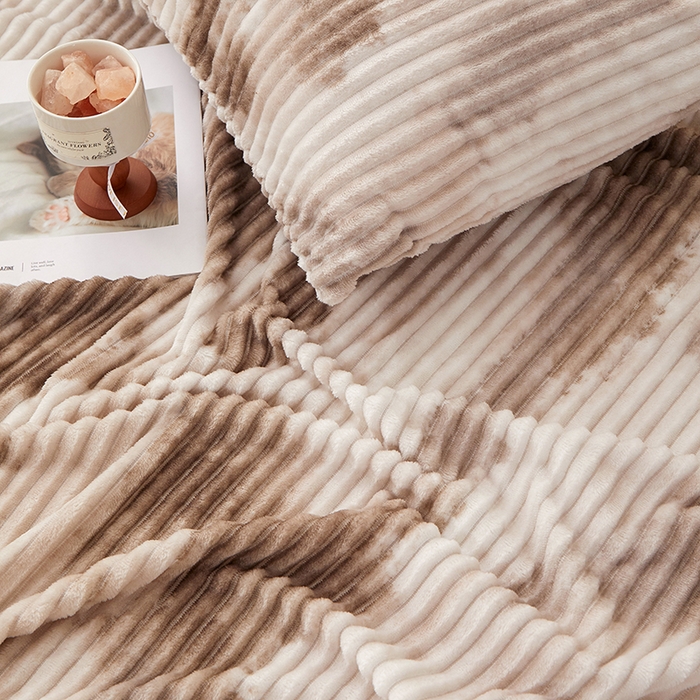 91家纺网 家纺一手货源 找家纺 楼兰公主 2025新款跨境外贸扎染兔毛抽条保暖加厚盖毯毛毯毯子-印花系列 奶茶