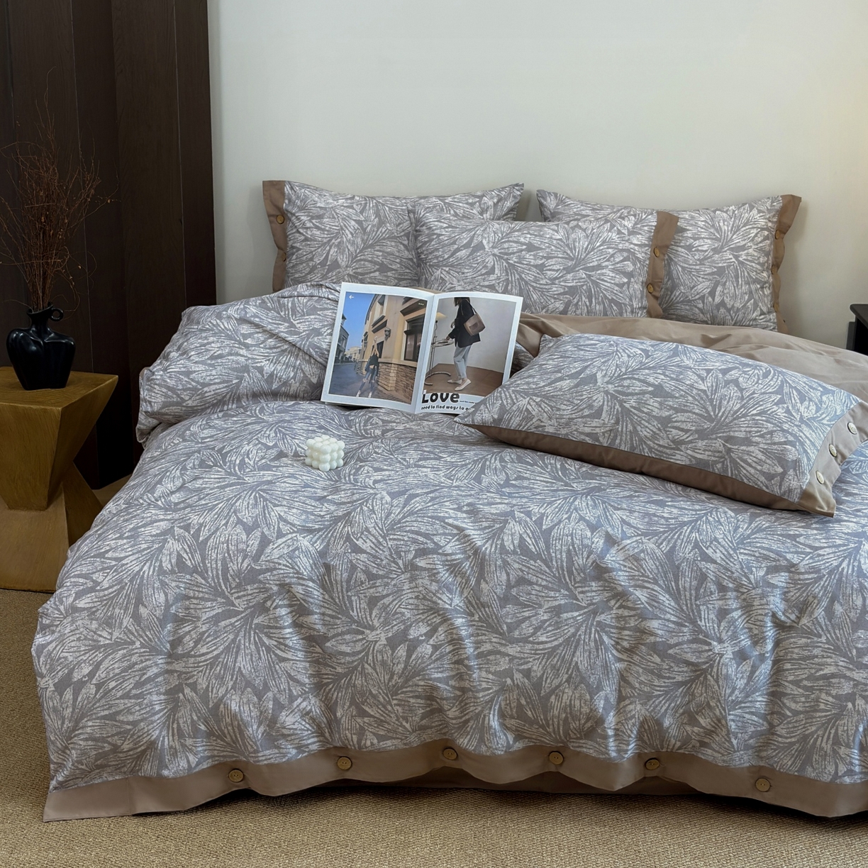 91家纺网 家纺一手货源 找家纺 未来家居 2025秋冬新款全棉加厚磨毛纽扣工艺四件套 雅集-灰