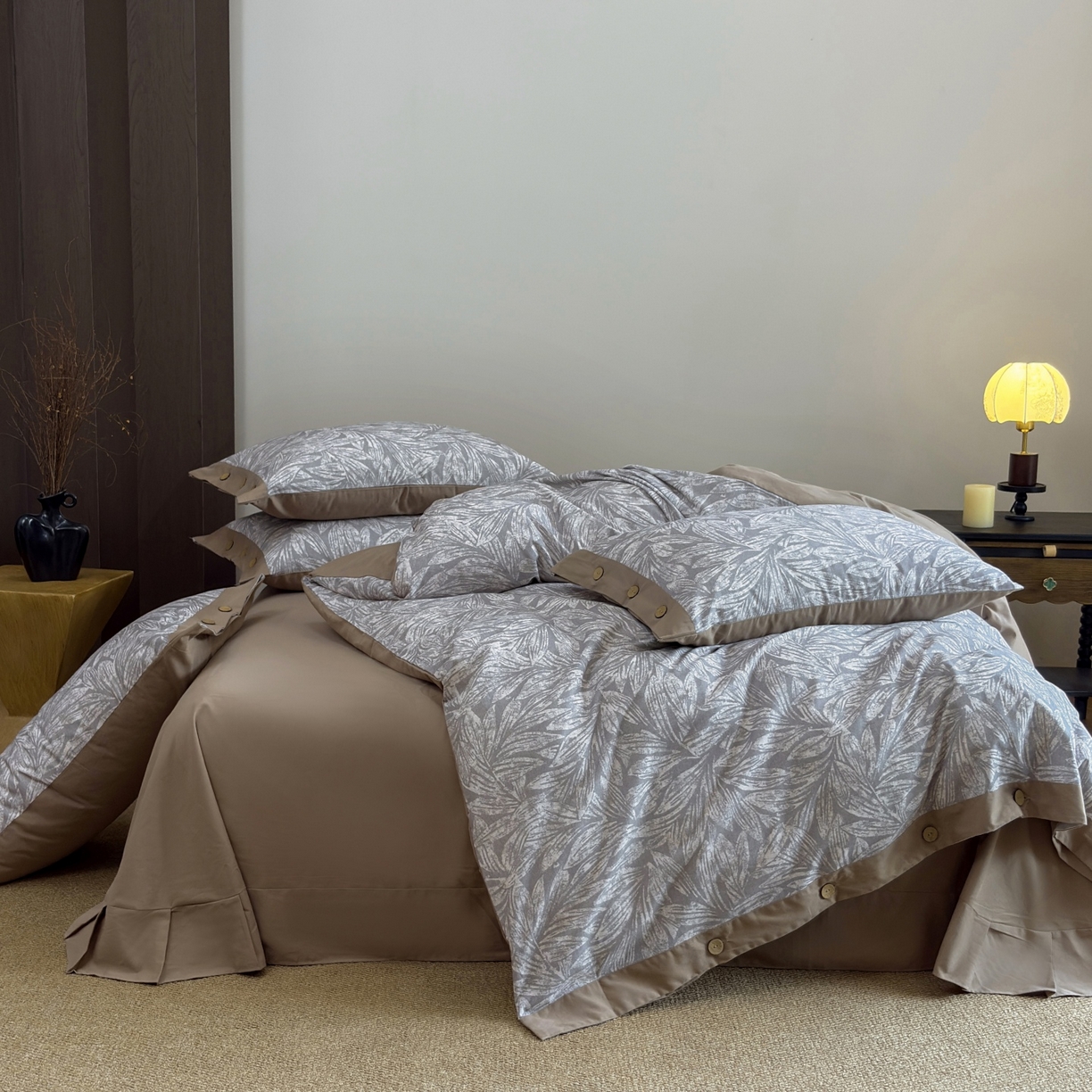 91家纺网 家纺一手货源 找家纺 未来家居 2025秋冬新款全棉加厚磨毛纽扣工艺四件套 雅集-灰