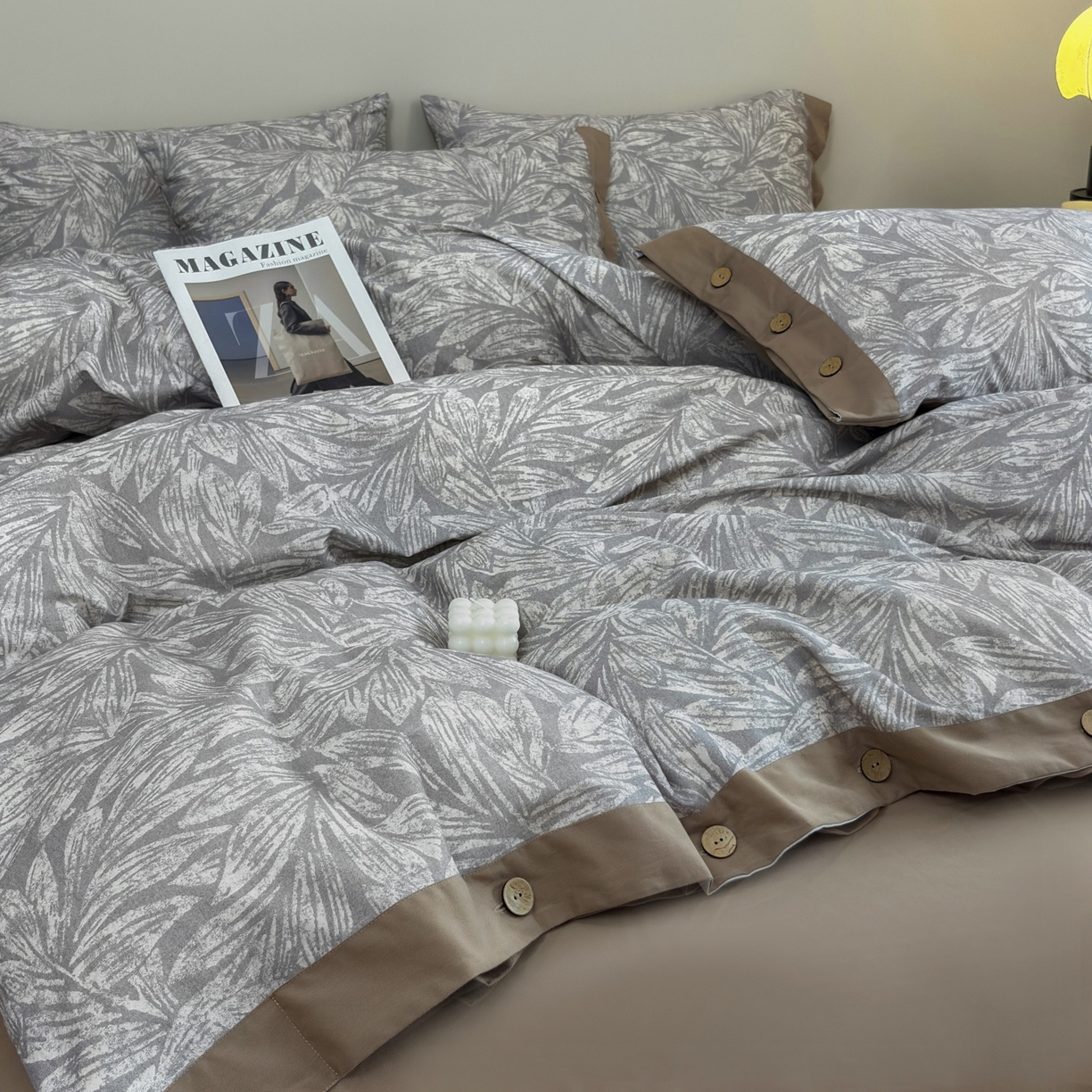 91家纺网 家纺一手货源 找家纺 未来家居 2025秋冬新款全棉加厚磨毛纽扣工艺四件套 雅集-灰