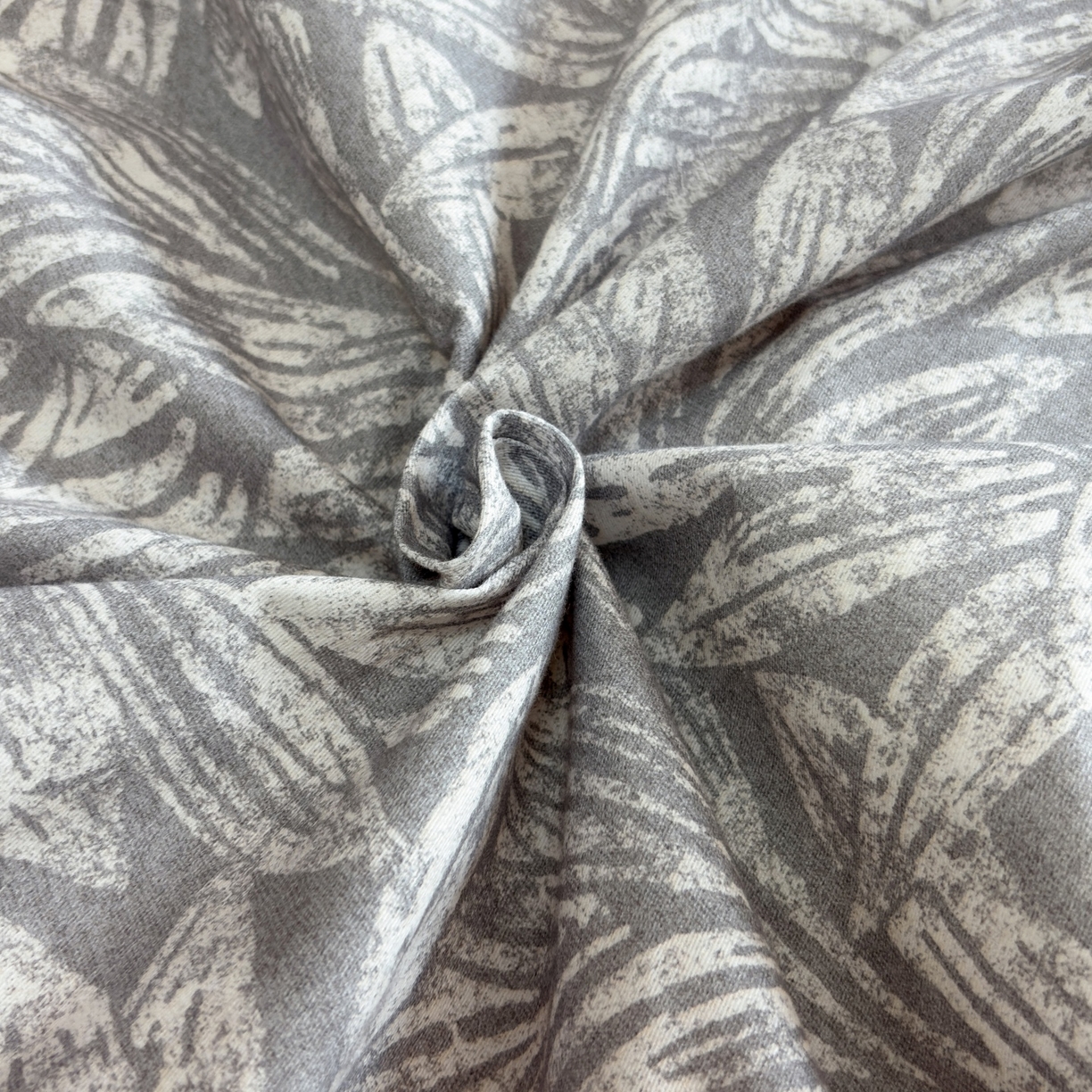 91家纺网 家纺一手货源 找家纺 未来家居 2025秋冬新款全棉加厚磨毛纽扣工艺四件套 雅集-灰