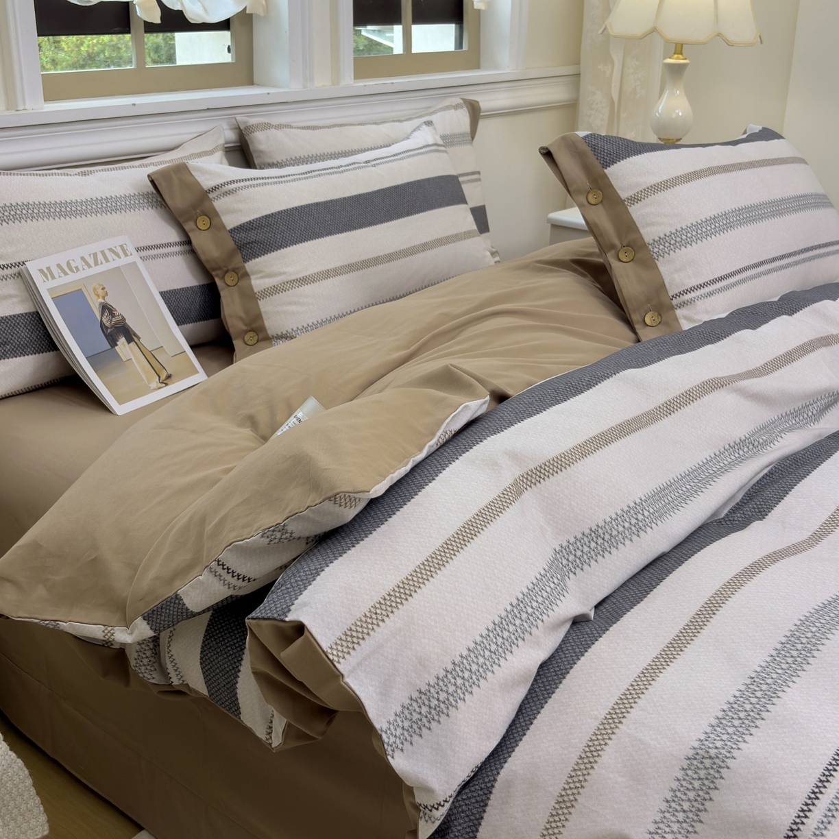 91家纺网 家纺一手货源 找家纺 未来家居 2025秋冬新款全棉加厚磨毛纽扣工艺四件套 川屿-灰