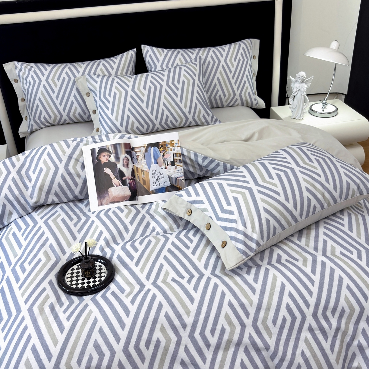 91家纺网 家纺一手货源 找家纺 未来家居 2025秋冬新款全棉加厚磨毛纽扣工艺四件套 曼尼-灰