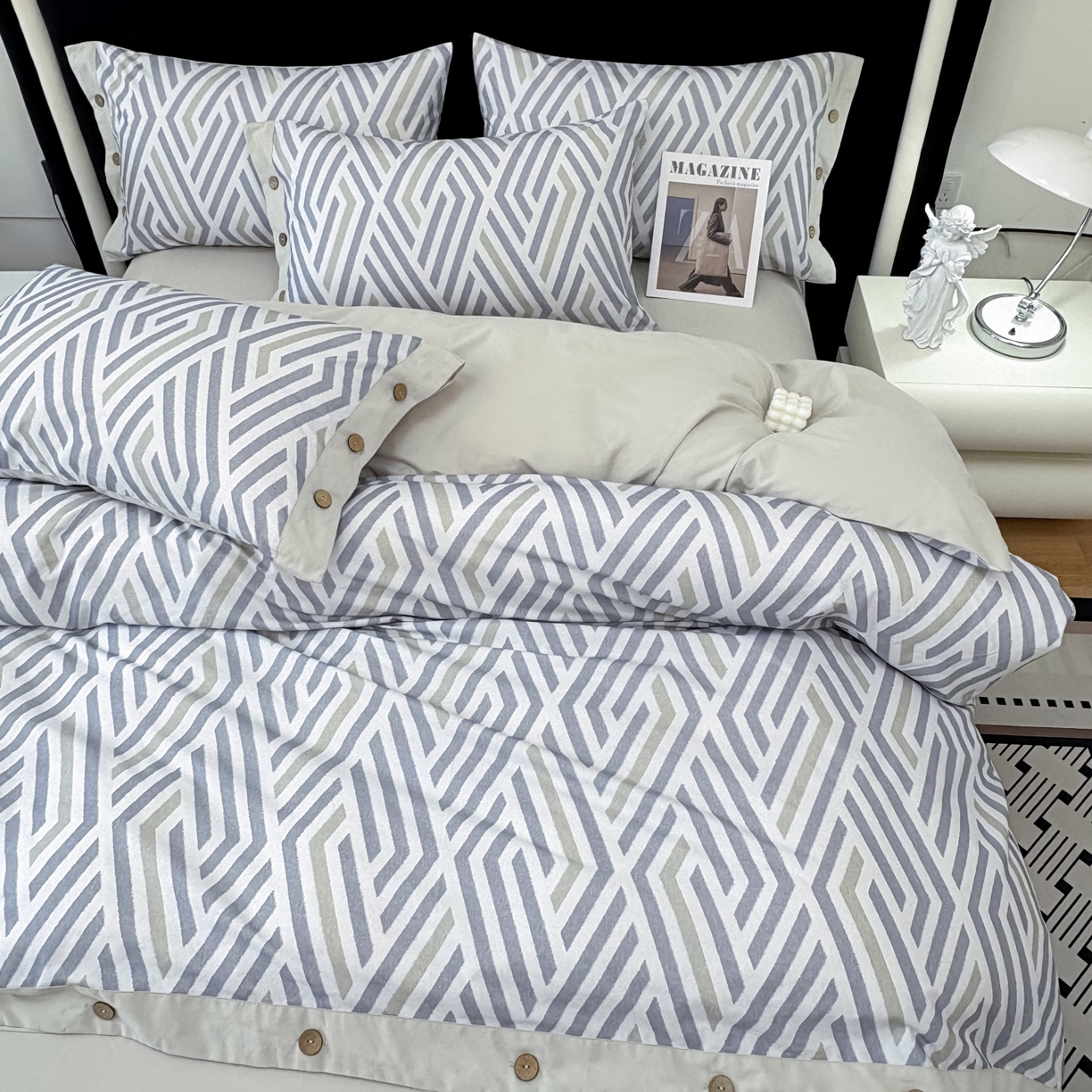 91家纺网 家纺一手货源 找家纺 未来家居 2025秋冬新款全棉加厚磨毛纽扣工艺四件套 曼尼-灰