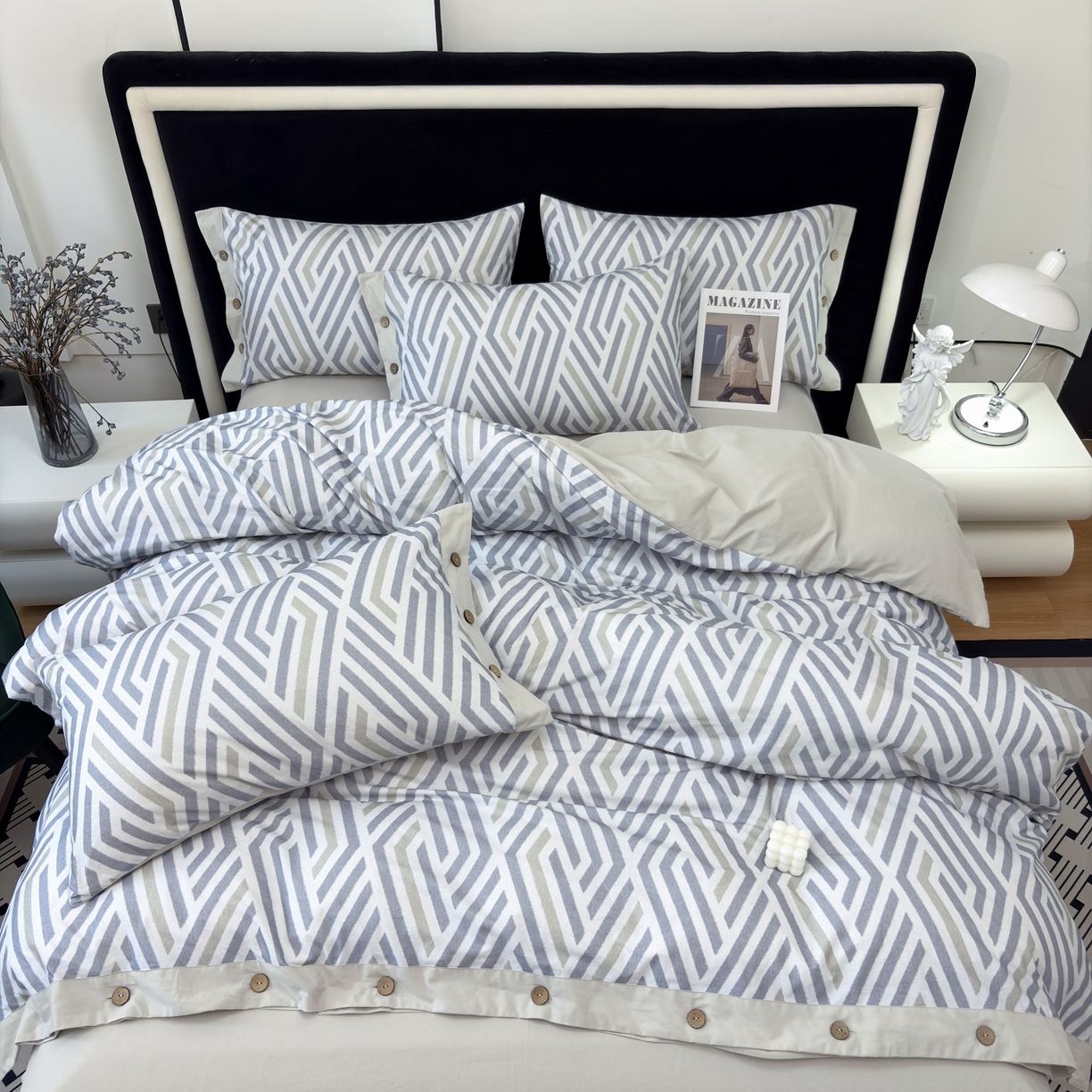 91家纺网 家纺一手货源 找家纺 未来家居 2025秋冬新款全棉加厚磨毛纽扣工艺四件套 曼尼-灰