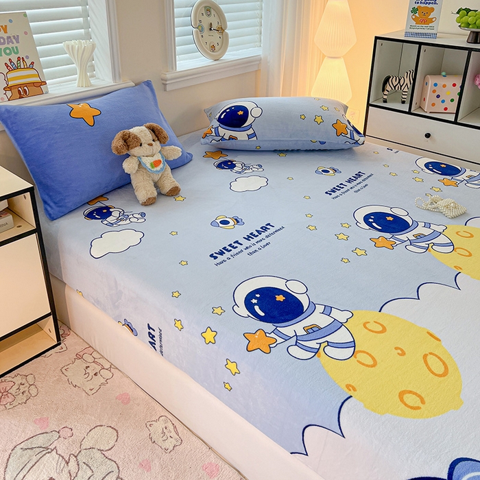 91家纺网 家纺一手货源 找家纺 富馨莱2025年新款牛奶绒印花床笠 遨游太空人