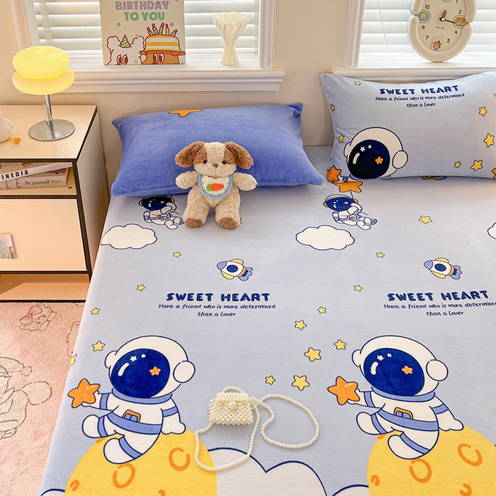 91家纺网 家纺一手货源 找家纺 富馨莱2025年新款牛奶绒印花床笠 遨游太空人