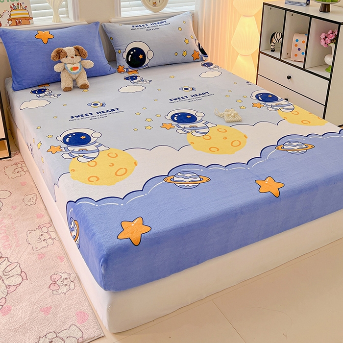 91家纺网 家纺一手货源 找家纺 富馨莱2025年新款牛奶绒印花床笠 遨游太空人