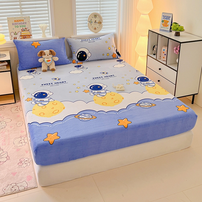 91家纺网 家纺一手货源 找家纺 富馨莱2025年新款牛奶绒印花床笠 遨游太空人