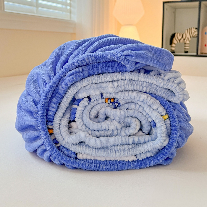 91家纺网 家纺一手货源 找家纺 富馨莱2025年新款牛奶绒印花床笠 遨游太空人