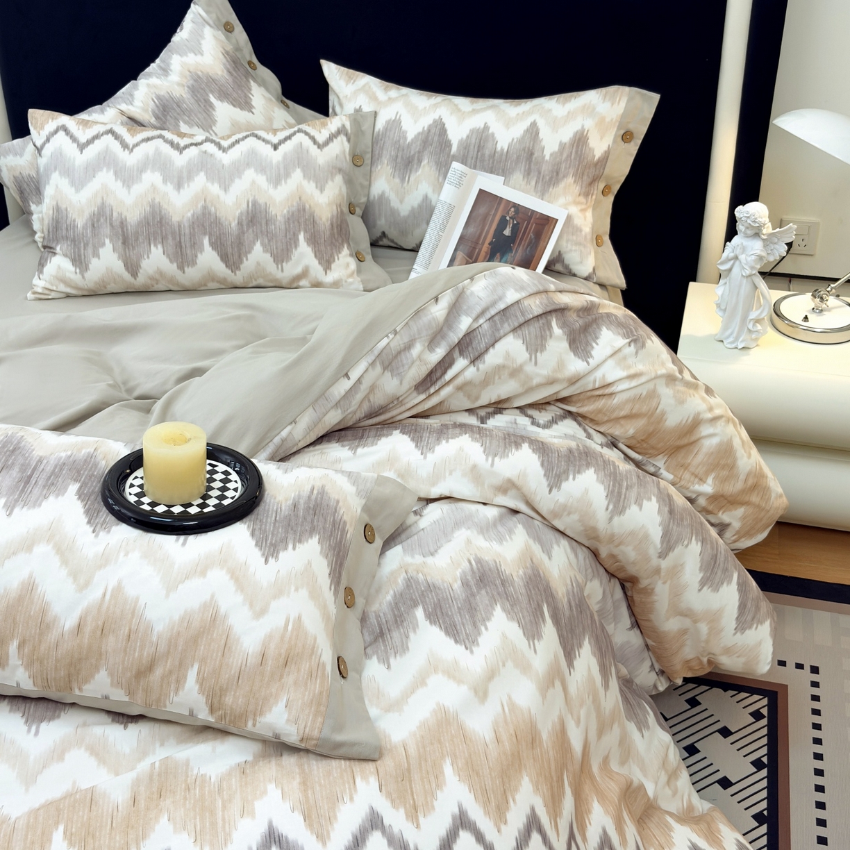 91家纺网 家纺一手货源 找家纺 未来家居 2025秋冬新款全棉加厚磨毛纽扣工艺四件套 雾岛叙事-卡其