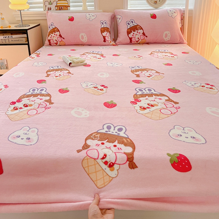 91家纺网 家纺一手货源 找家纺 富馨莱2025年新款牛奶绒印花床笠 萌萌女孩