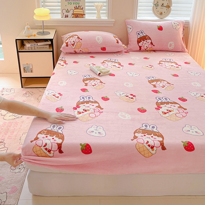 91家纺网 家纺一手货源 找家纺 富馨莱2025年新款牛奶绒印花床笠 萌萌女孩