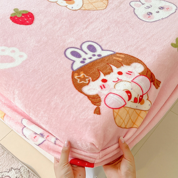 91家纺网 家纺一手货源 找家纺 富馨莱2025年新款牛奶绒印花床笠 萌萌女孩