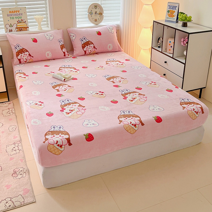 91家纺网 家纺一手货源 找家纺 富馨莱2025年新款牛奶绒印花床笠 萌萌女孩