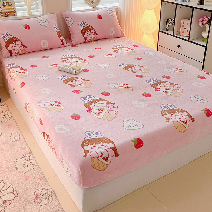 91家纺网 家纺一手货源 找家纺 富馨莱2025年新款牛奶绒印花床笠 萌萌女孩