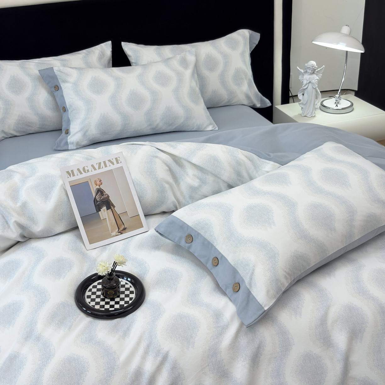 91家纺网 家纺一手货源 找家纺 未来家居 2025秋冬新款全棉加厚磨毛纽扣工艺四件套 雾里看花-蓝