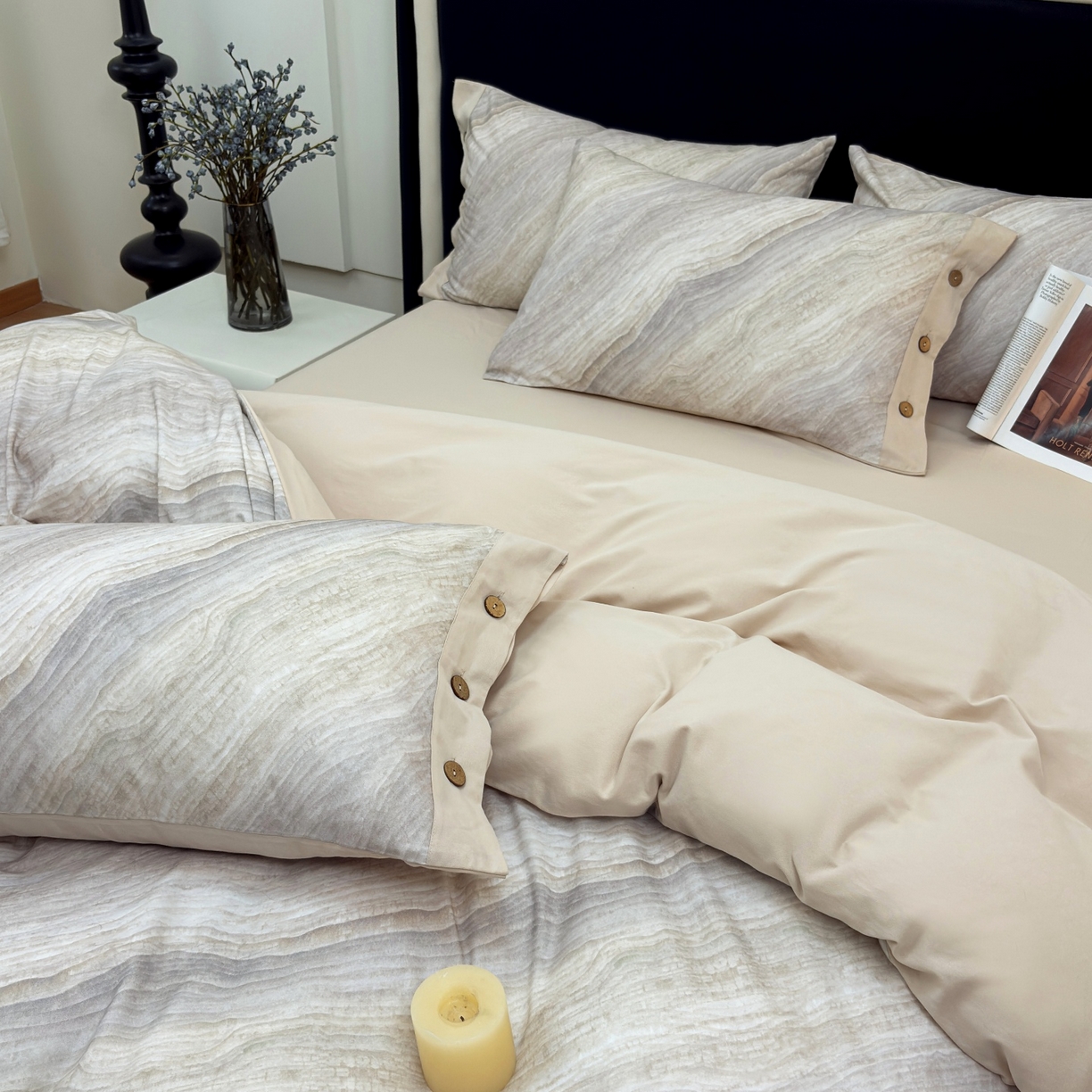 91家纺网 家纺一手货源 找家纺 未来家居 2025秋冬新款全棉加厚磨毛纽扣工艺四件套 烟云灰