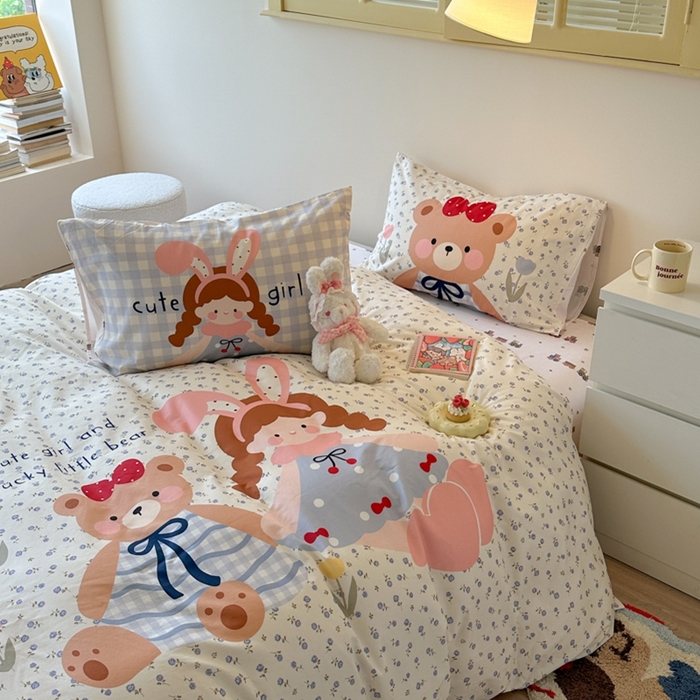 91家纺网 家纺一手货源 找家纺 寐居家纺 2025新款亲肤舒适全棉纯棉数码大阪印花四件套 小熊日记