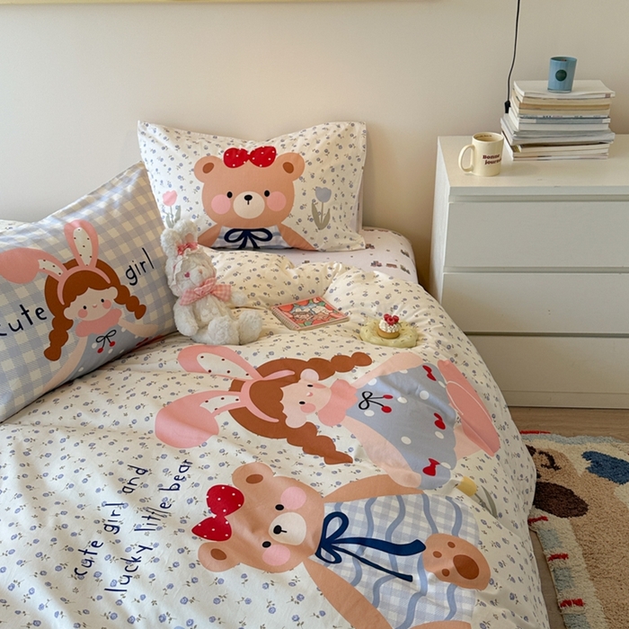 91家纺网 家纺一手货源 找家纺 寐居家纺 2025新款亲肤舒适全棉纯棉数码大阪印花四件套 小熊日记