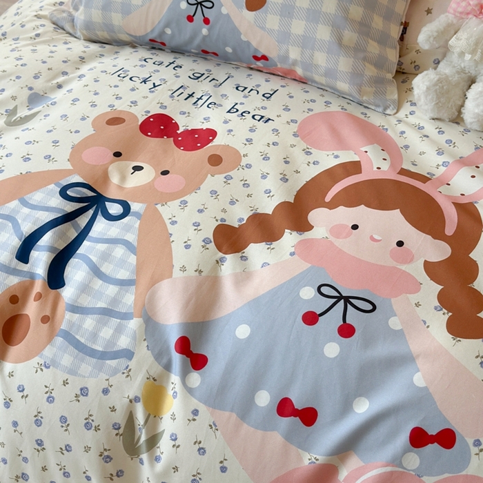 91家纺网 家纺一手货源 找家纺 寐居家纺 2025新款亲肤舒适全棉纯棉数码大阪印花四件套 小熊日记